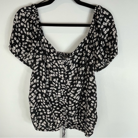 H & M Black And White Floral Smocked Crop Top Size Large - Picture 1 of 9